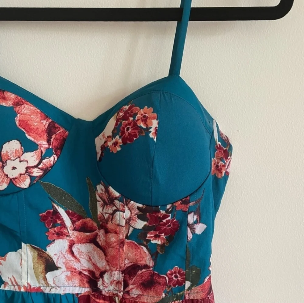 Wide leg floral jumpsuit - Picture 6 of 9